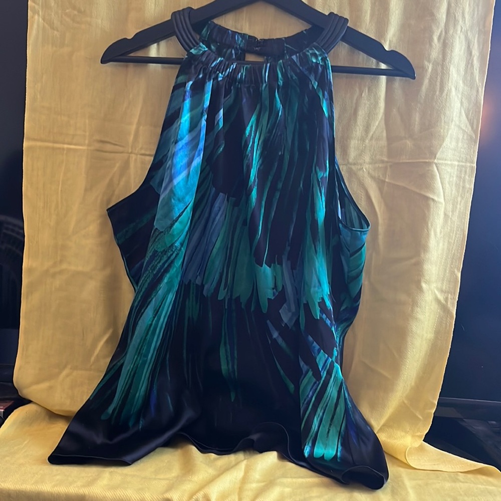 XL gorgeous lightweight black flowy top by Tahari with rich blues & greens